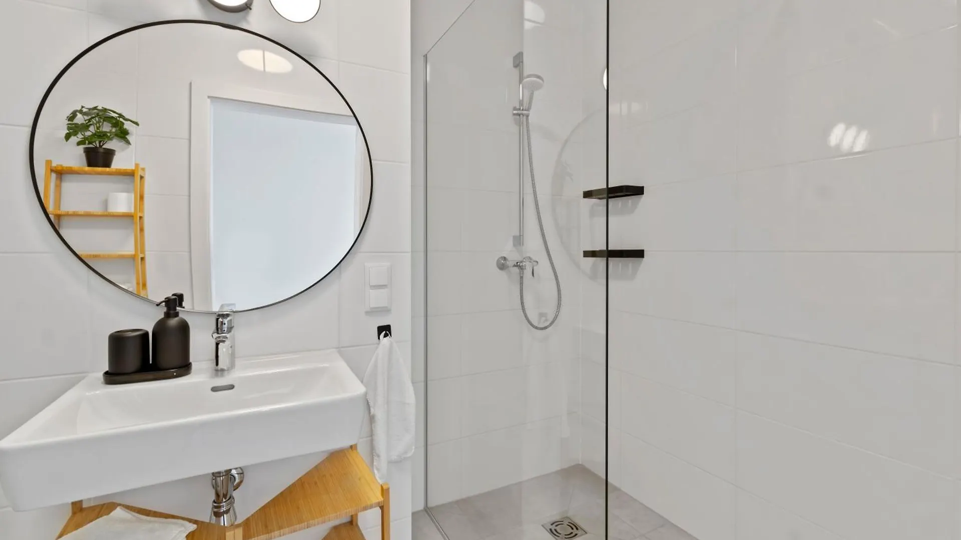 Long Term Stay - Near Klinik Floridsdorf - On-Site Parking For 19,90 Eur Vienna Austria