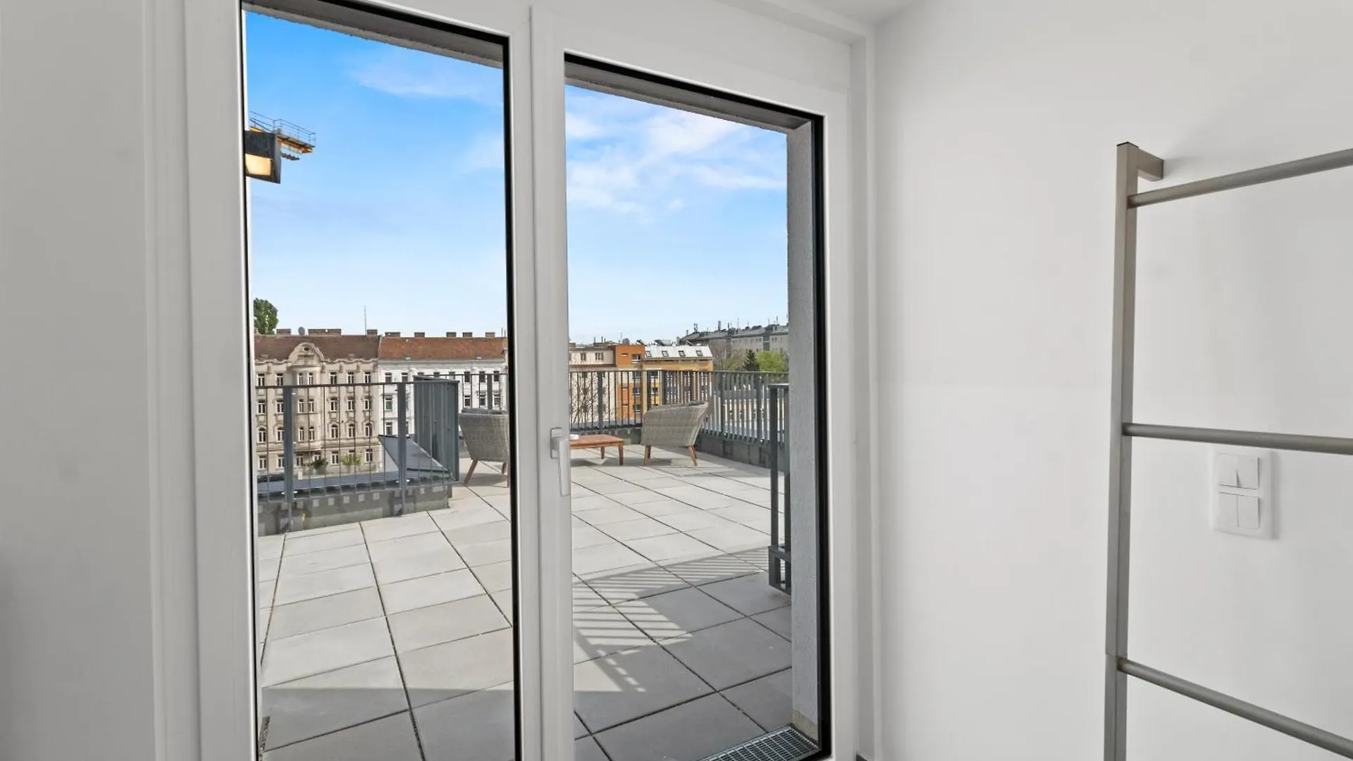 1 Min To Public Transport - 3 Min To Supermarket And Pharmacy - On-Site Parking For 19,90 Eur فيينا 0*,