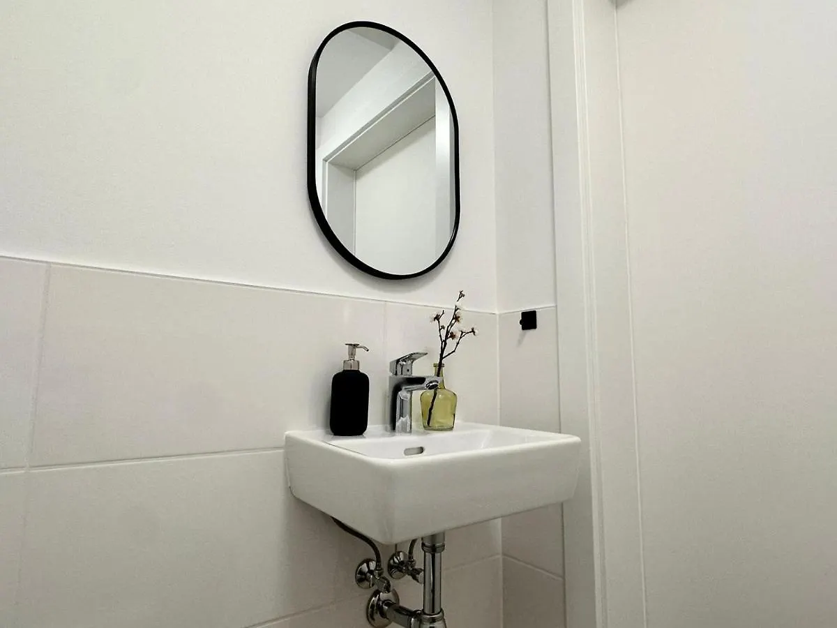1 Min To Public Transport - 3 Min To Supermarket And Pharmacy - On-Site Parking For 19,90 Eur Vienna Apartment