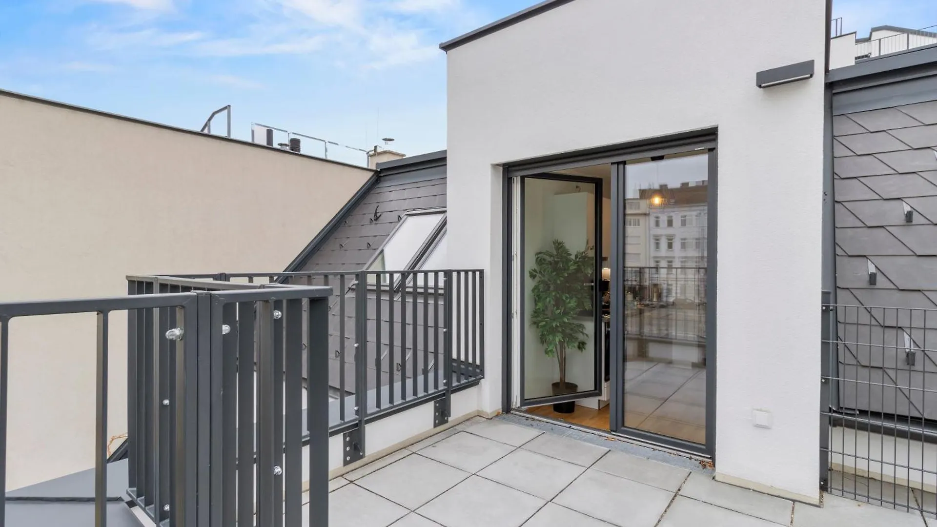 1 Min To Public Transport - 3 Min To Supermarket And Pharmacy - On-Site Parking For 19,90 Eur Vienna