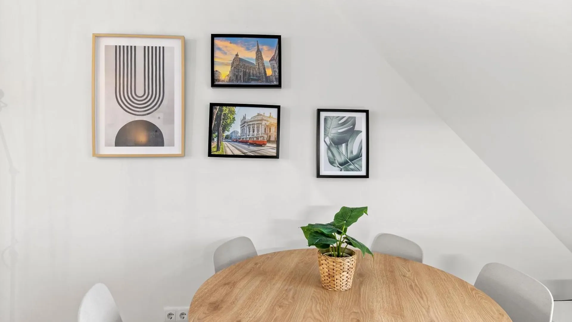 1 Min To Public Transport - 3 Min To Supermarket And Pharmacy - On-Site Parking For 19,90 Eur Vienna Apartment