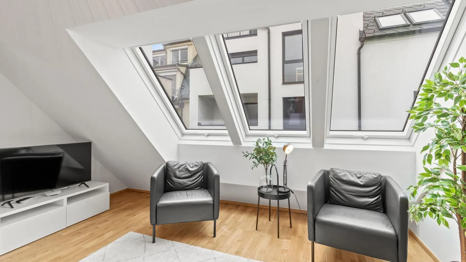 1 Min To Public Transport - 3 Min To Supermarket And Pharmacy - On-Site Parking For 19,90 Eur Vienna 0*,