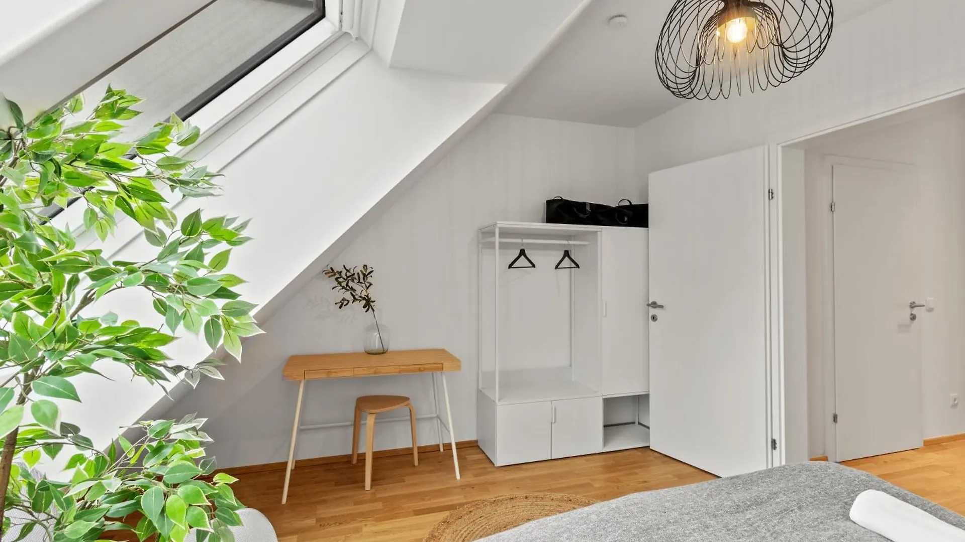 1 Min To Public Transport - 3 Min To Supermarket And Pharmacy - On-Site Parking For 19,90 Eur Vienna Apartment