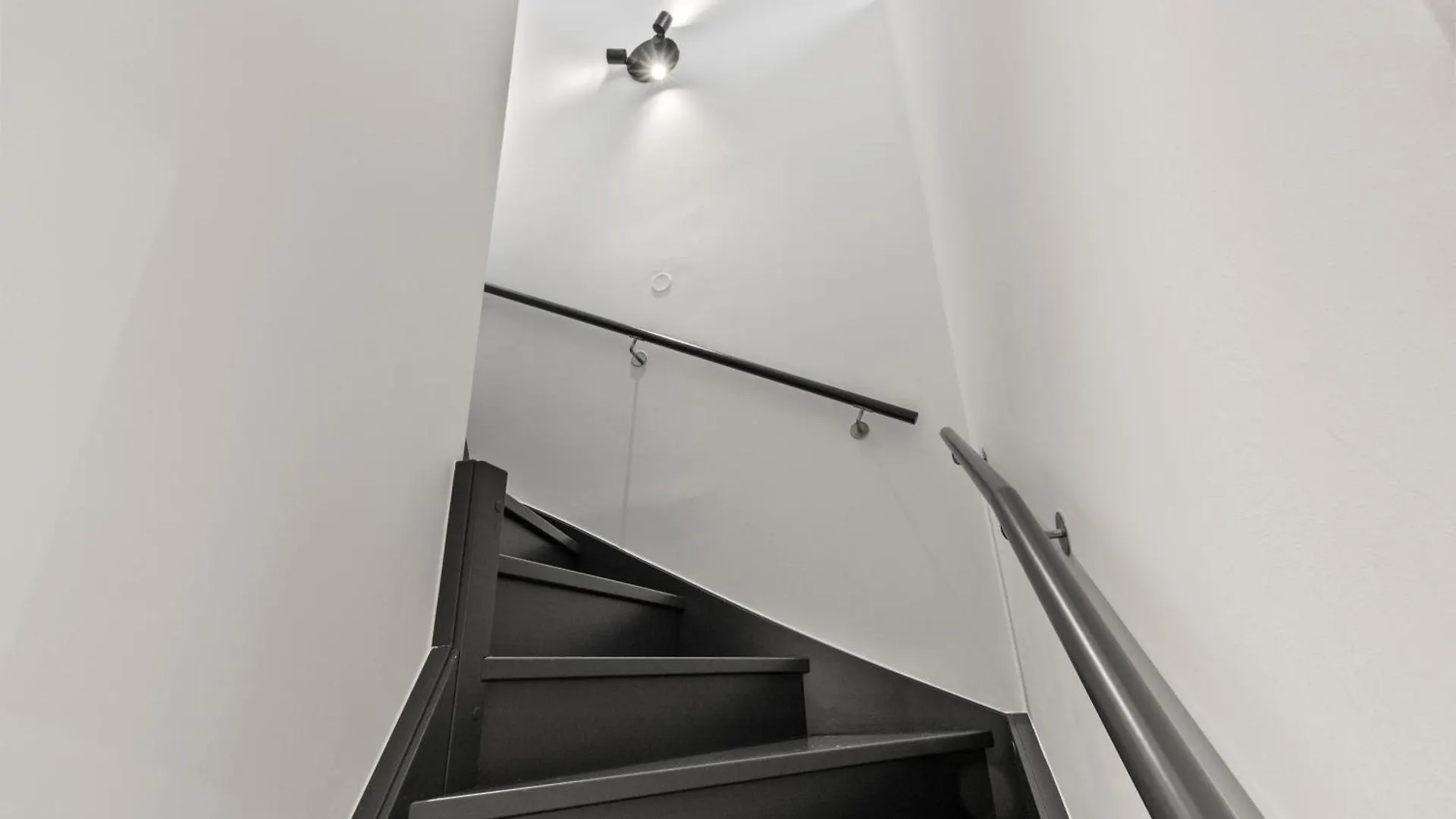 1 Min To Public Transport - 3 Min To Supermarket And Pharmacy - On-Site Parking For 19,90 Eur Vienna Austria