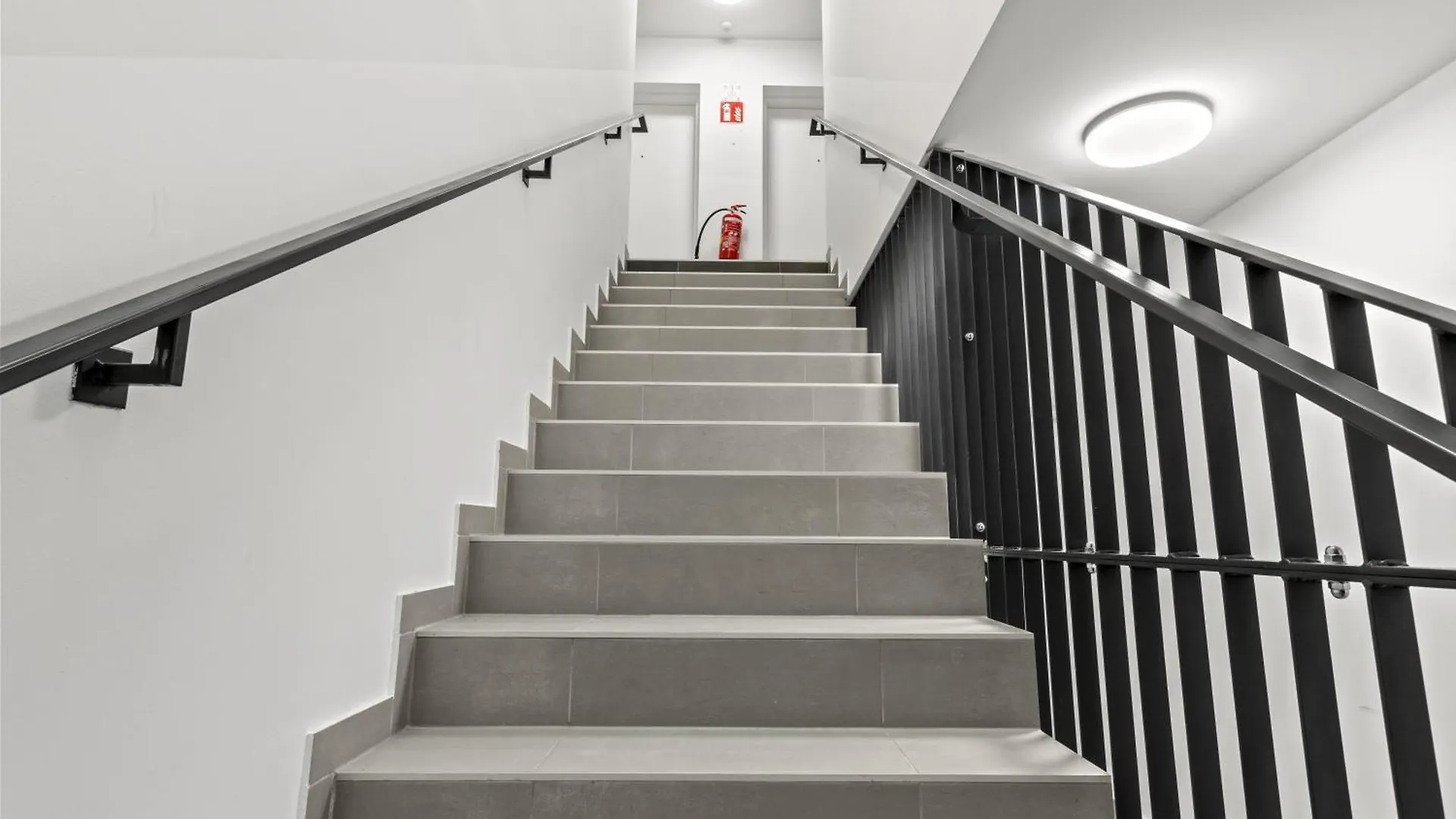 1 Min To Public Transport - 3 Min To Supermarket And Pharmacy - On-Site Parking For 19,90 Eur Vienna Apartment