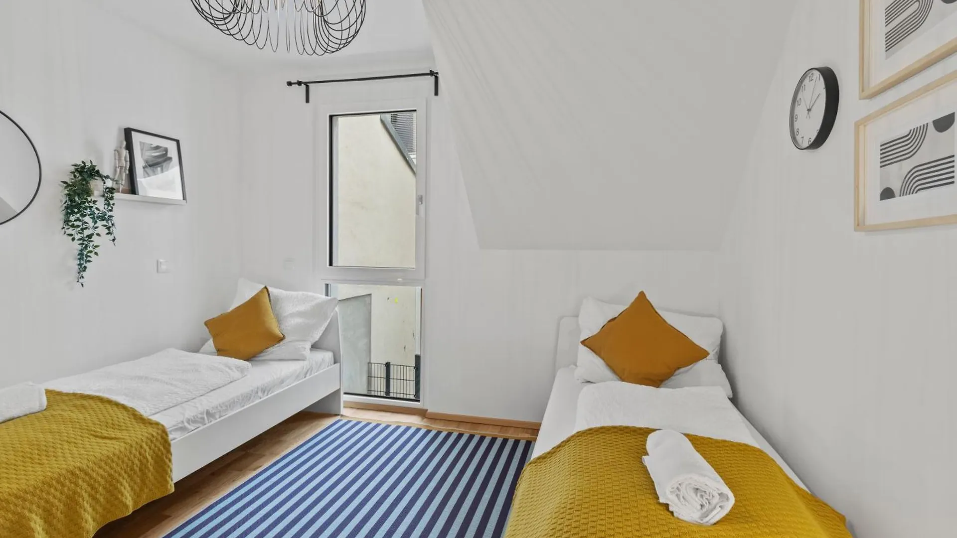 1 Min To Public Transport - 3 Min To Supermarket And Pharmacy - On-Site Parking For 19,90 Eur Vienna