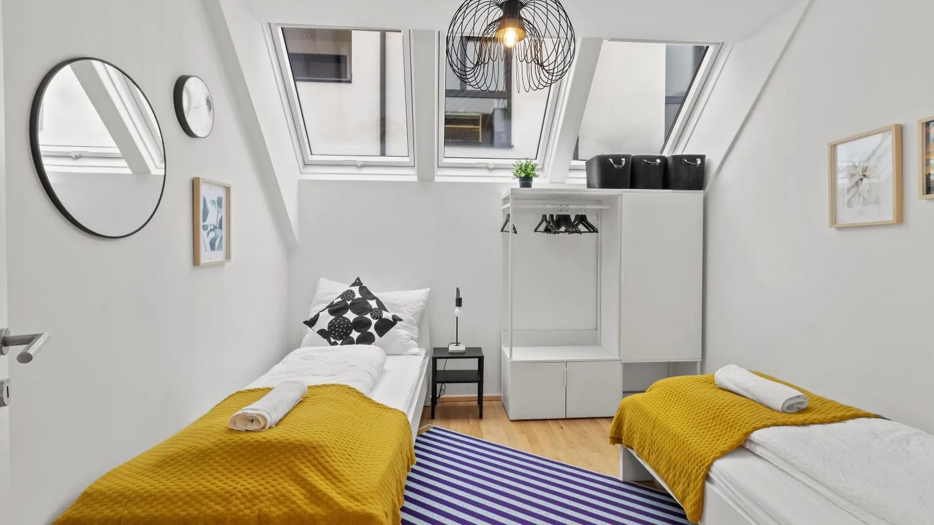 1 Min To Public Transport - 3 Min To Supermarket And Pharmacy - On-Site Parking For 19,90 Eur Vienna Apartment