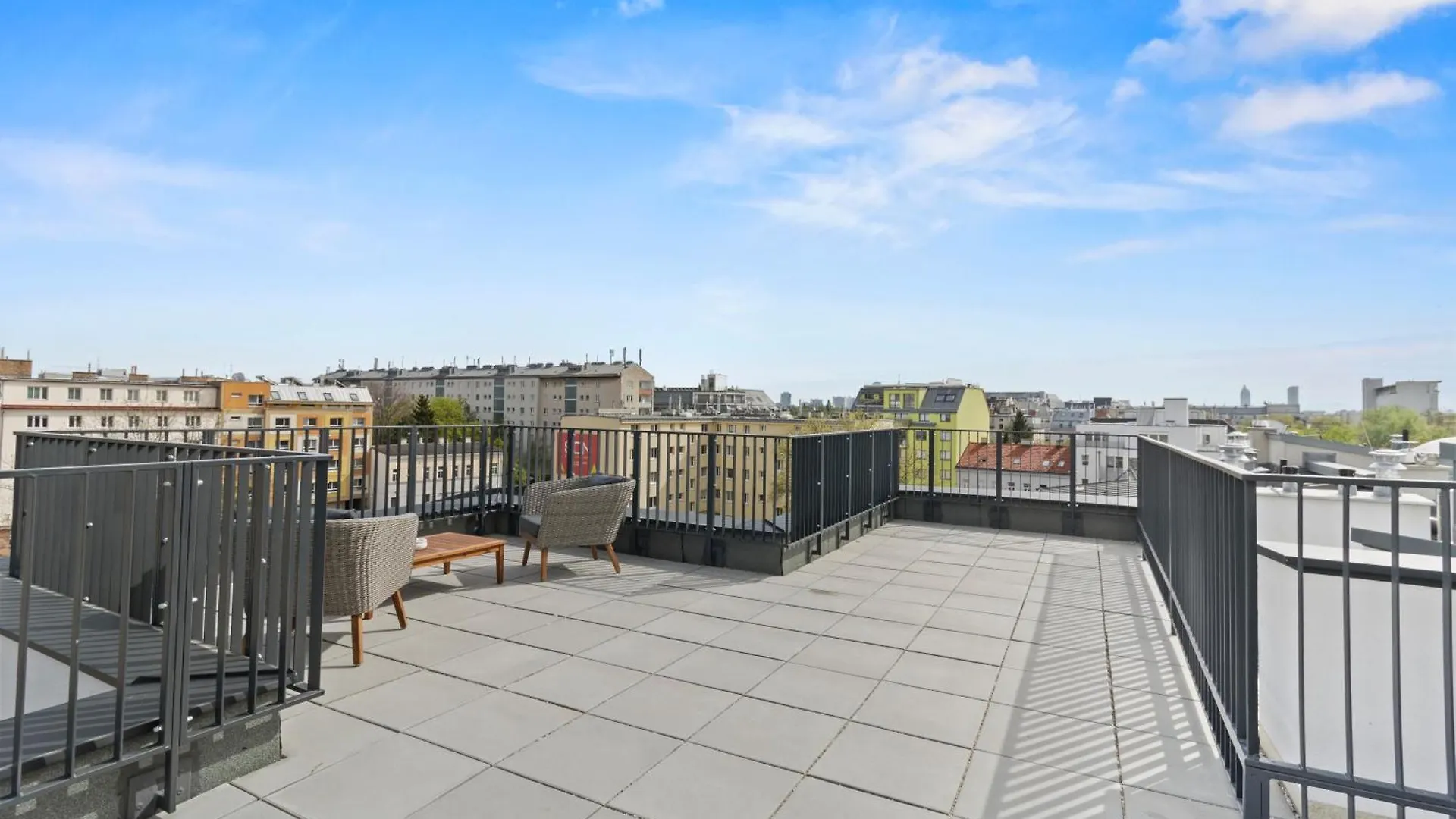 1 Min To Public Transport - 3 Min To Supermarket And Pharmacy - On-Site Parking For 19,90 Eur Vienna