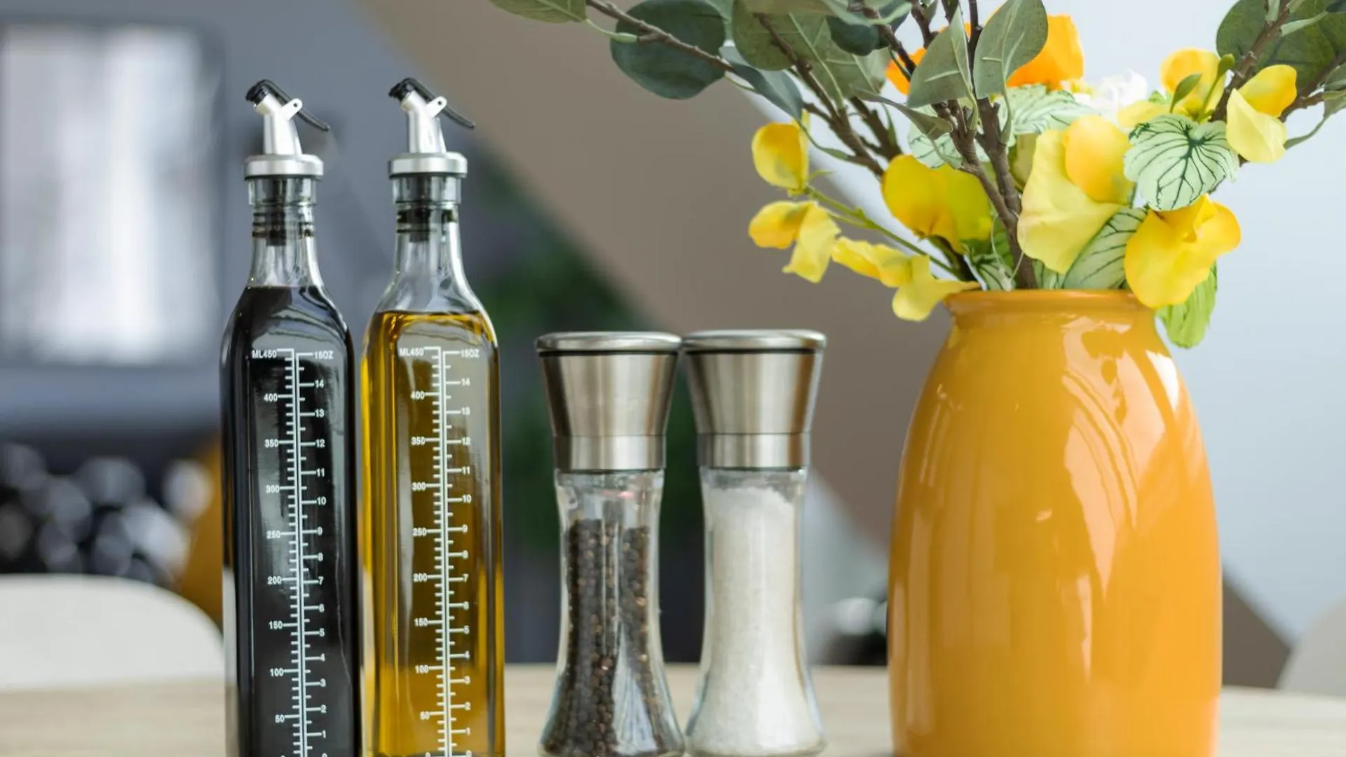 1 Min To Public Transport - 3 Min To Supermarket And Pharmacy - On-Site Parking For 19,90 Eur Vienna 0*,  Austria