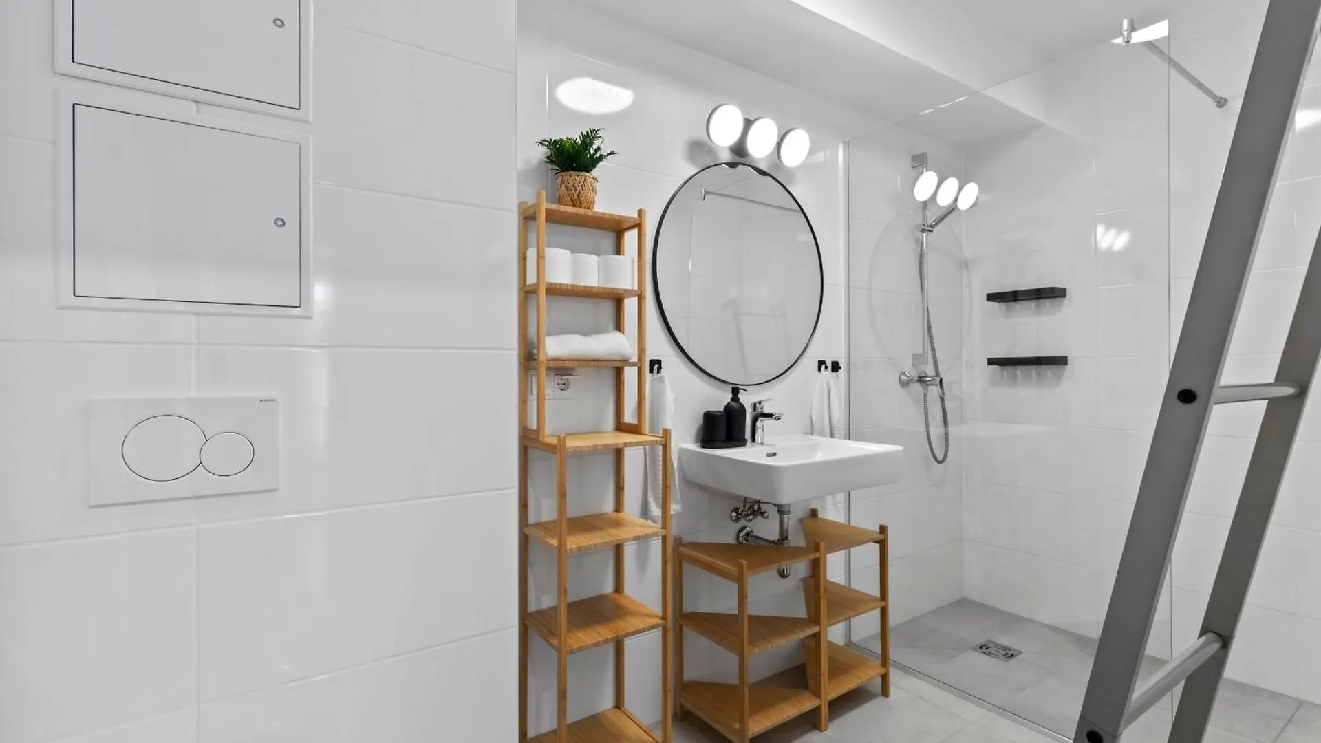 1 Min To Public Transport - 3 Min To Supermarket And Pharmacy - On-Site Parking For 19,90 Eur Vienna