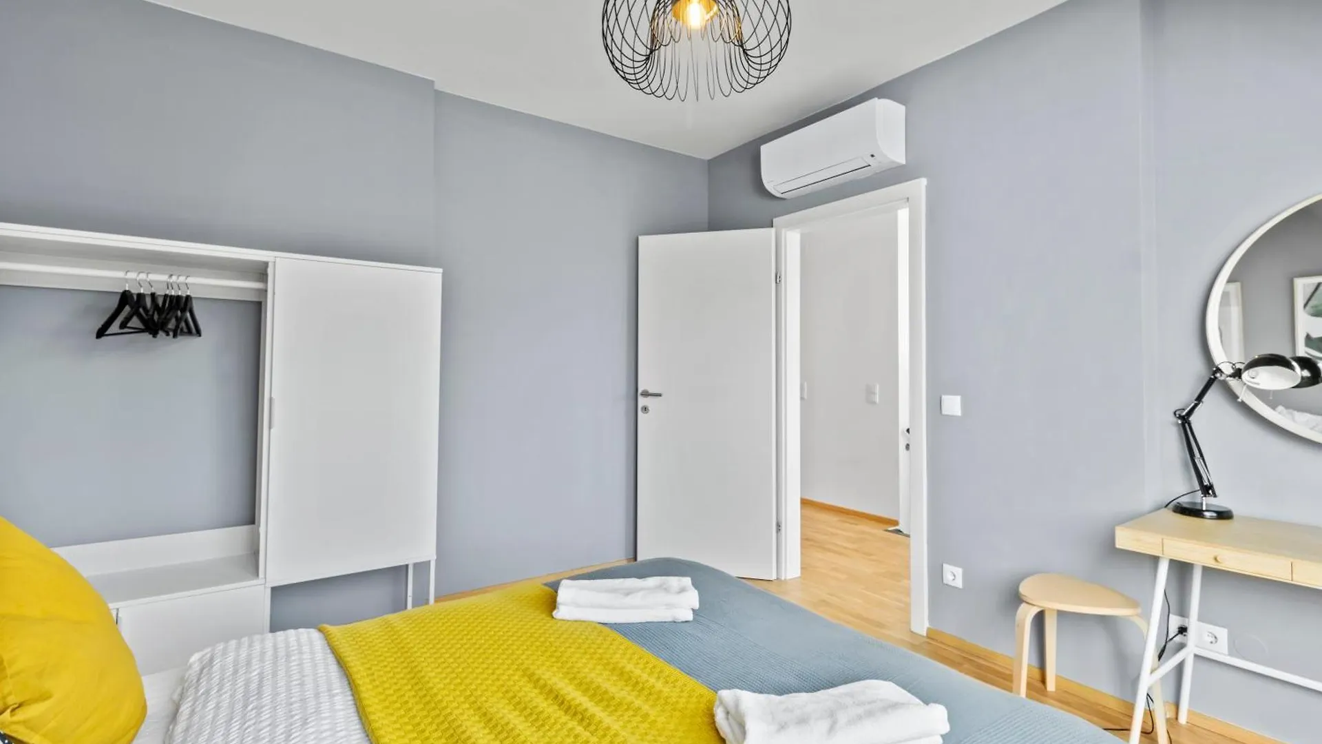 1 Min To Public Transport - 3 Min To Supermarket And Pharmacy - On-Site Parking For 19,90 Eur Vienna Apartment