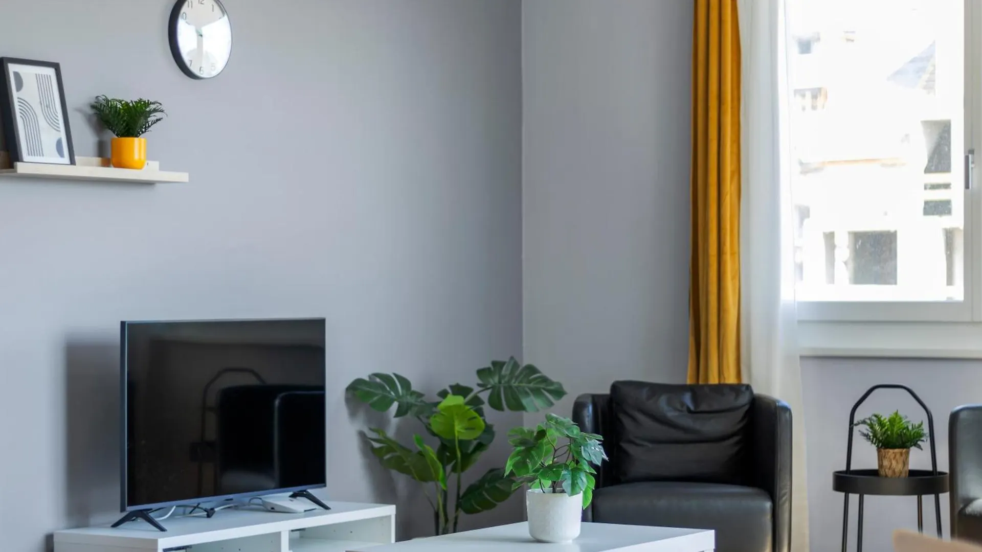1 Min To Public Transport - 3 Min To Supermarket And Pharmacy - On-Site Parking For 19,90 Eur Vienna