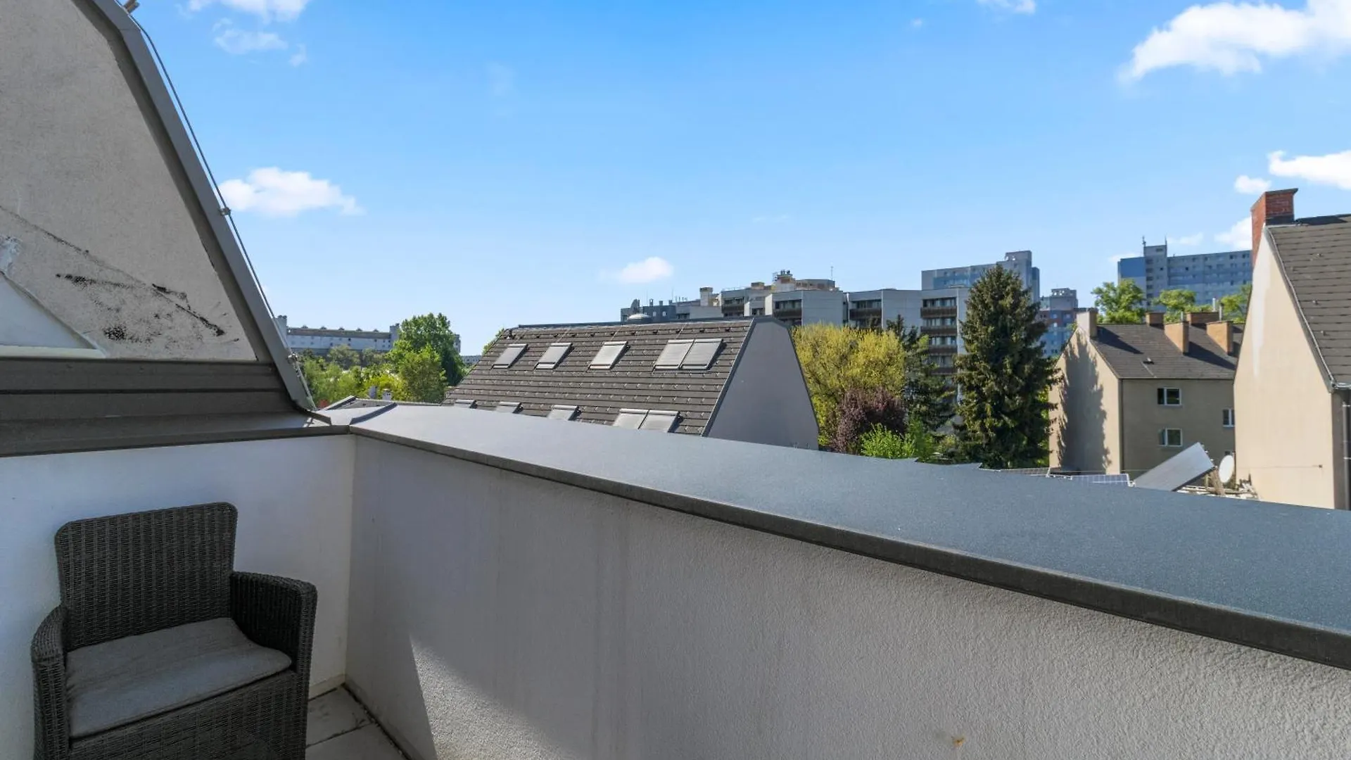 1 Min To Public Transport - 3 Min To Supermarket And Pharmacy - On-Site Parking For 19,90 Eur Vienna 0*,  Austria