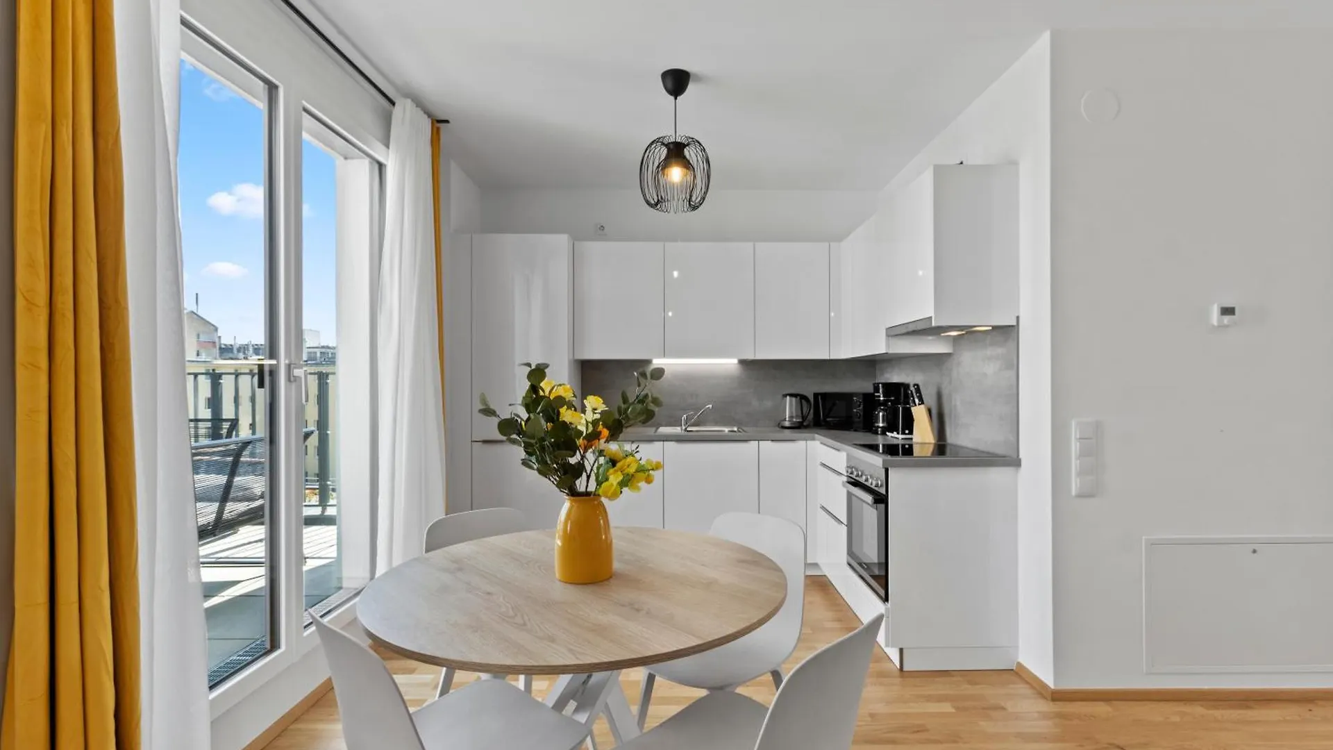 1 Min To Public Transport - 3 Min To Supermarket And Pharmacy - On-Site Parking For 19,90 Eur Vienna 0*,  Austria