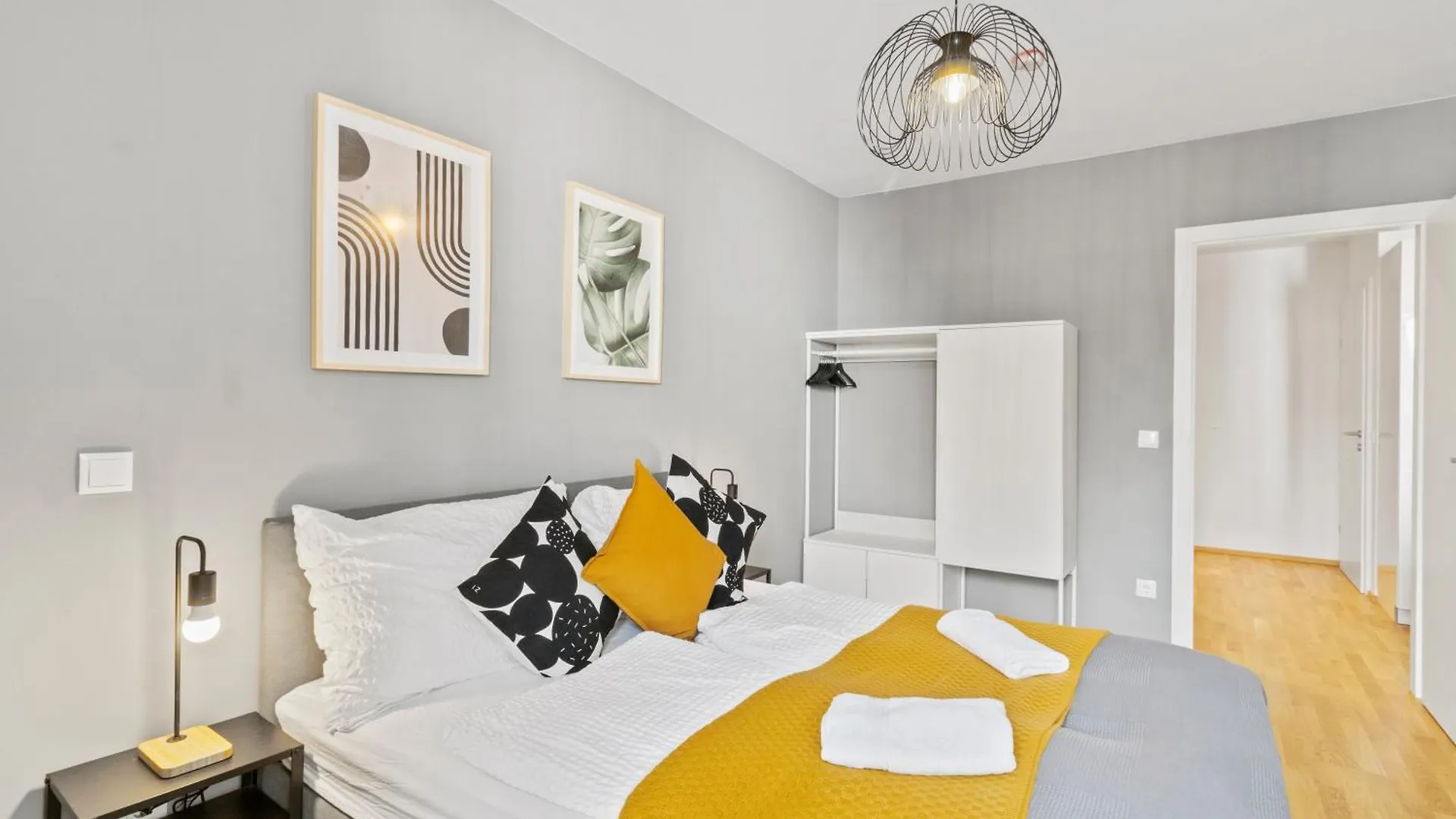 1 Min To Public Transport - 3 Min To Supermarket And Pharmacy - On-Site Parking For 19,90 Eur Vienna Apartment