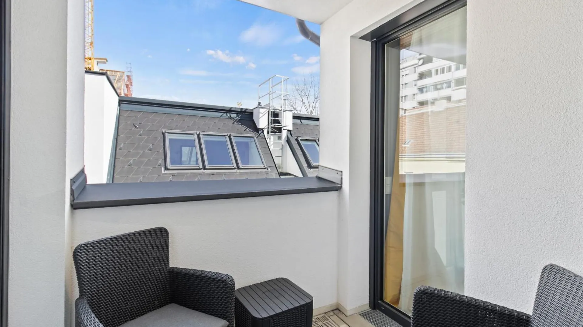 1 Min To Public Transport - 3 Min To Supermarket And Pharmacy - On-Site Parking For 19,90 Eur Vienna 0*,  Austria