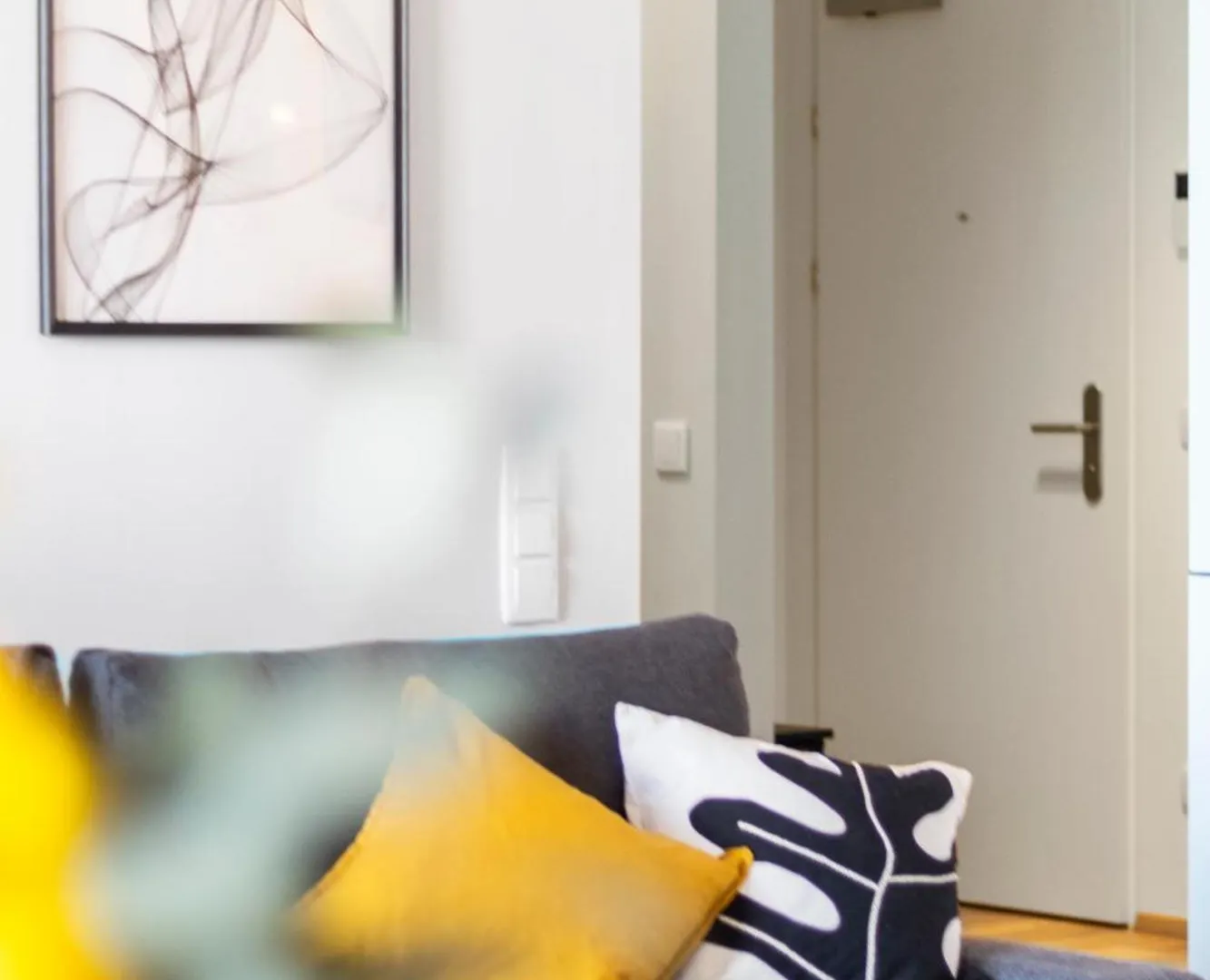 1 Min To Public Transport - 3 Min To Supermarket And Pharmacy - On-Site Parking For 19,90 Eur Vienna
