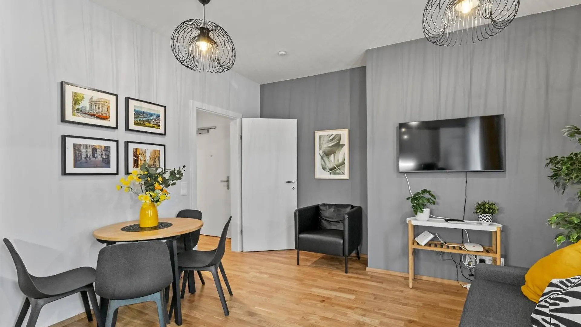 1 Min To Public Transport - 3 Min To Supermarket And Pharmacy - On-Site Parking For 19,90 Eur Vienna Austria