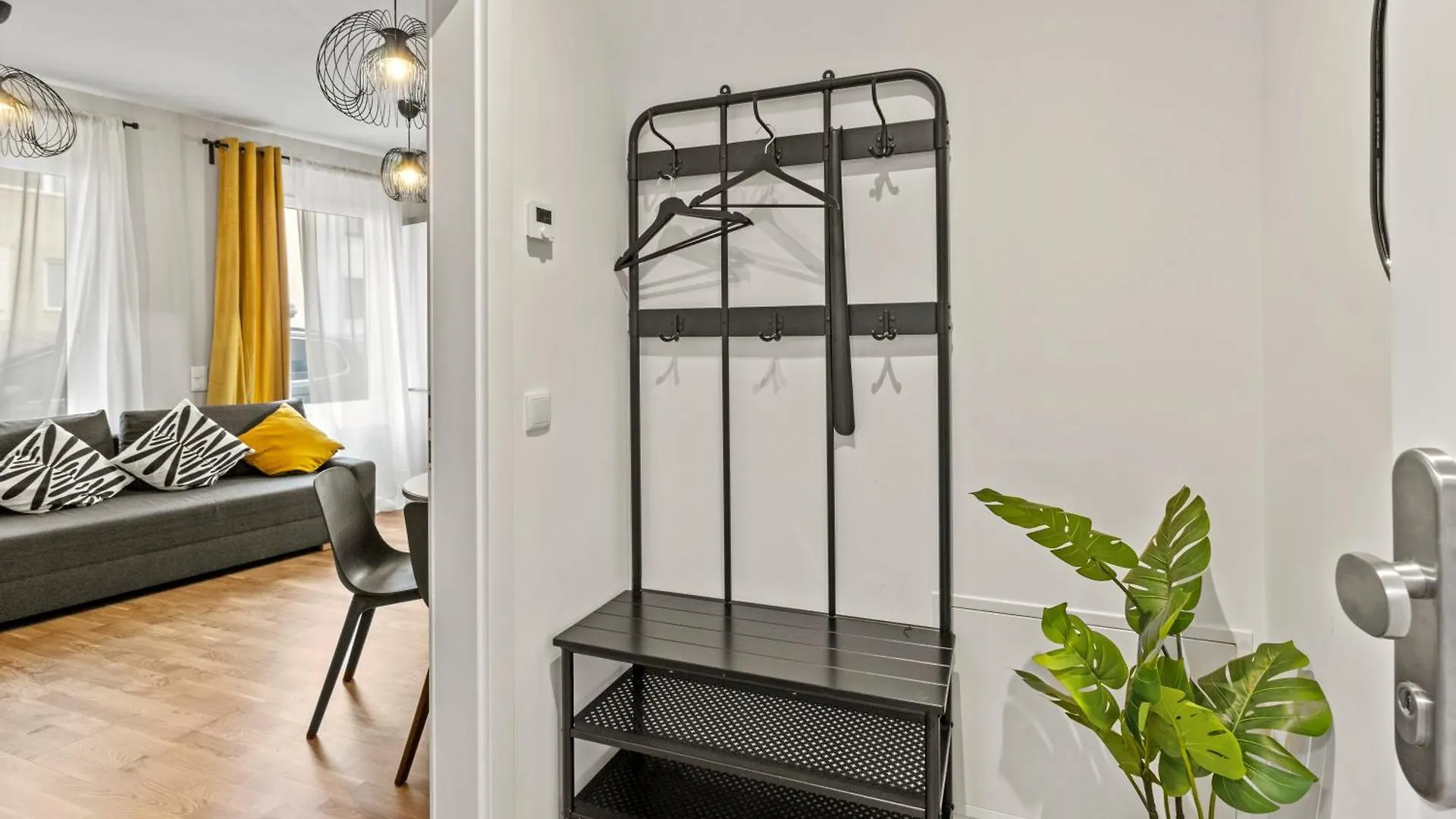 1 Min To Public Transport - 3 Min To Supermarket And Pharmacy - On-Site Parking For 19,90 Eur Vienna Apartment