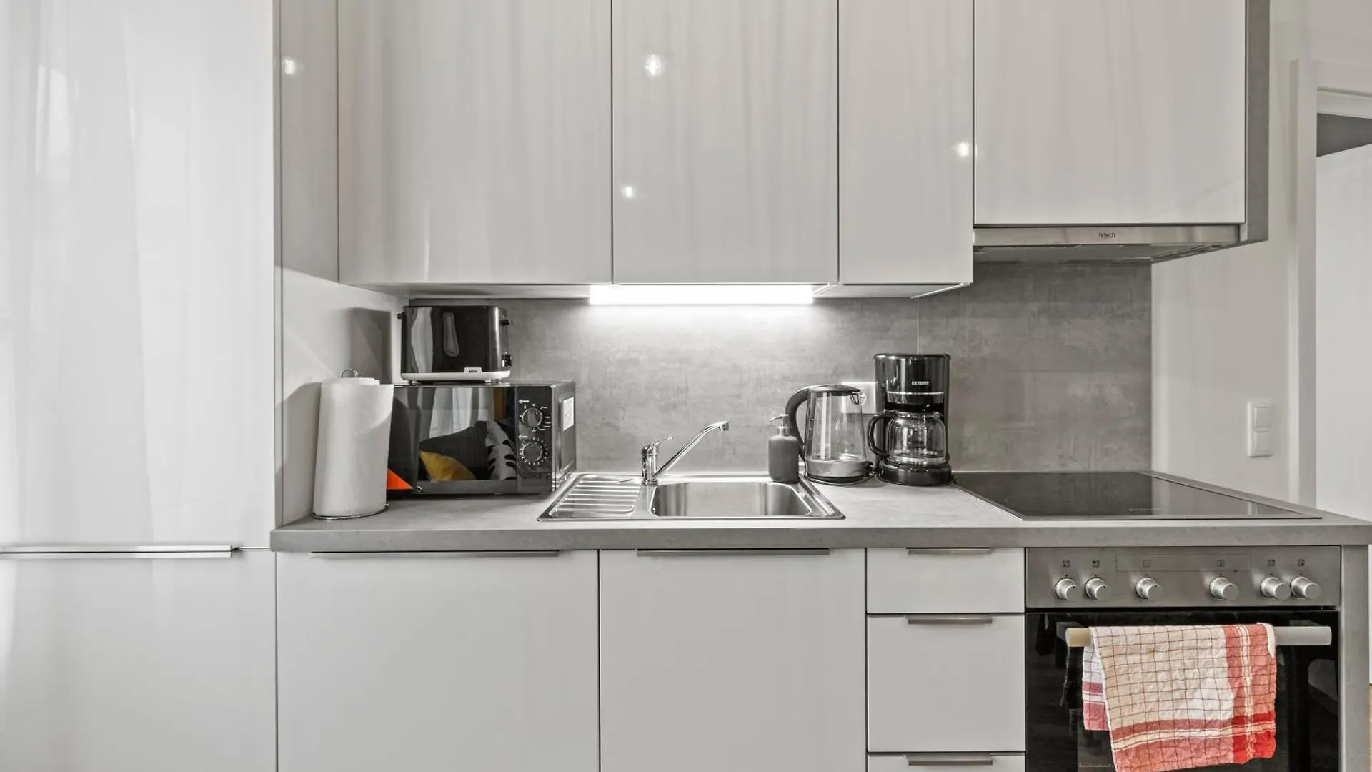 1 Min To Public Transport - 3 Min To Supermarket And Pharmacy - On-Site Parking For 19,90 Eur Vienna