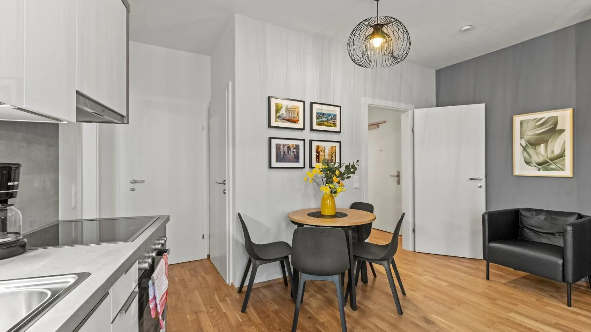 1 Min To Public Transport - 3 Min To Supermarket And Pharmacy - On-Site Parking For 19,90 Eur Vienna Austria