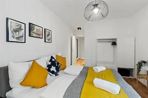 1 Min To Public Transport - 3 Min To Supermarket And Pharmacy - On-Site Parking For 19,90 Eur Vienna